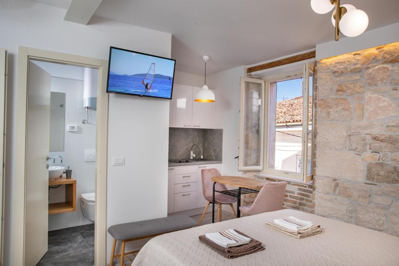 Apartments And Rooms Luan Ровин Екстериор снимка