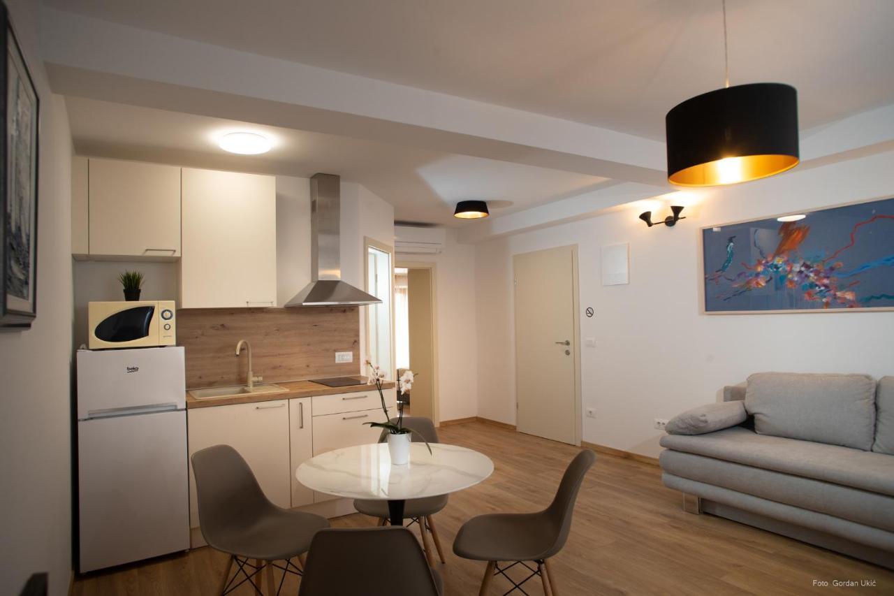 Apartments And Rooms Luan Ровин Екстериор снимка