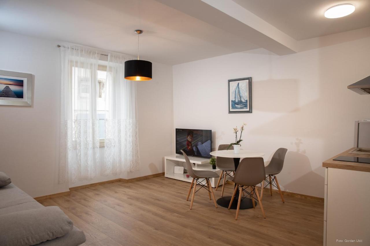 Apartments And Rooms Luan Ровин Екстериор снимка