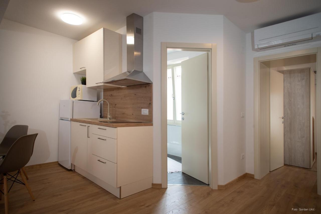 Apartments And Rooms Luan Ровин Екстериор снимка