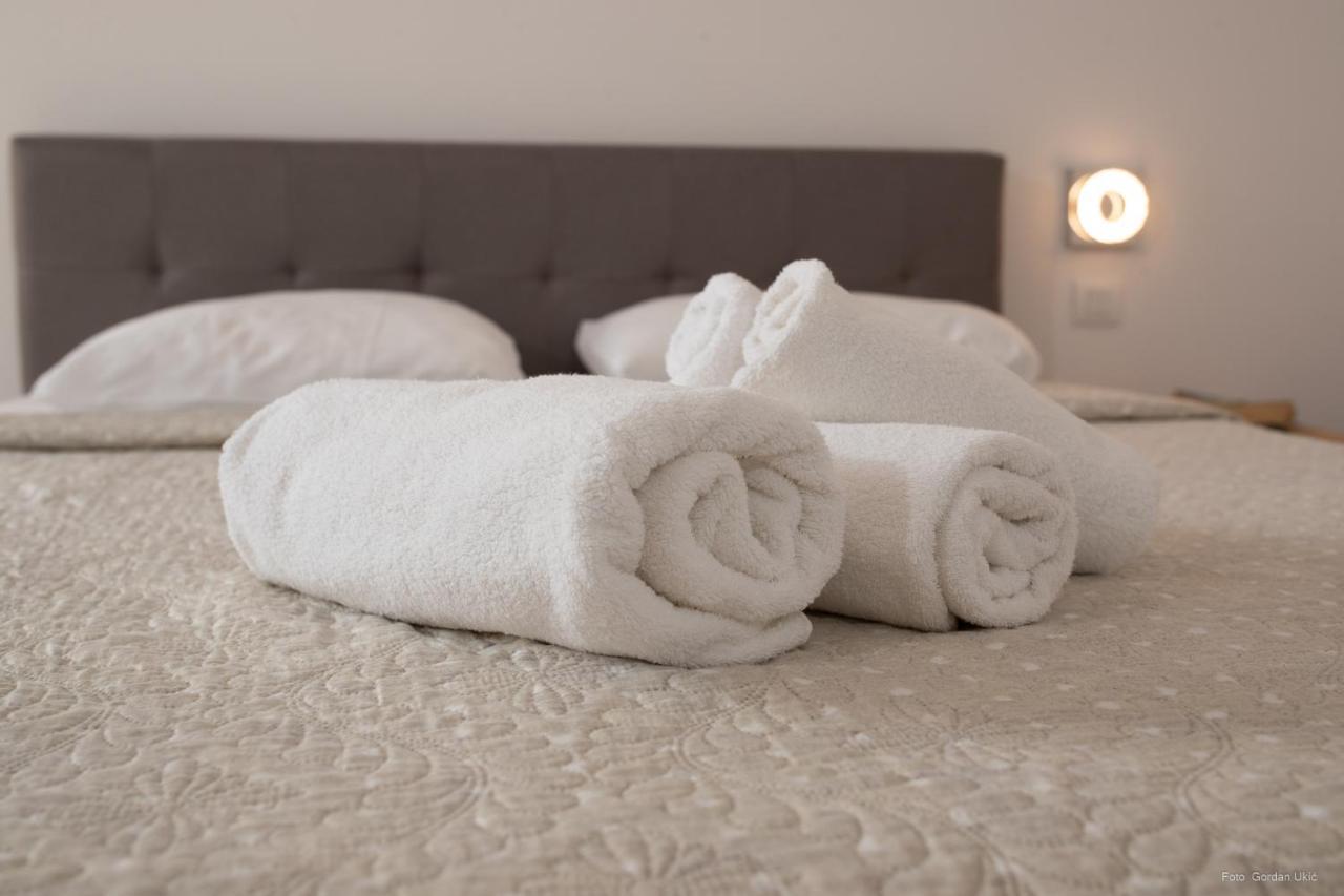 Apartments And Rooms Luan Ровин Екстериор снимка
