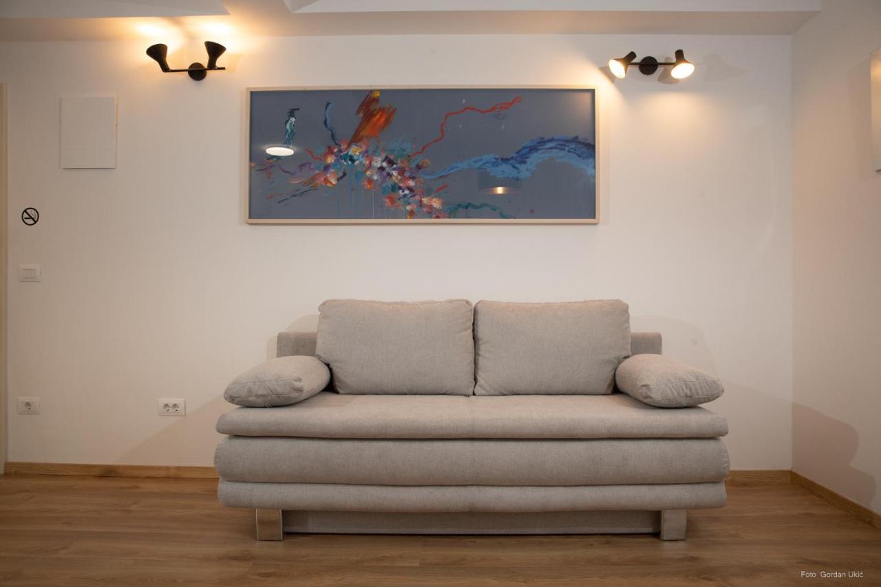 Apartments And Rooms Luan Ровин Екстериор снимка