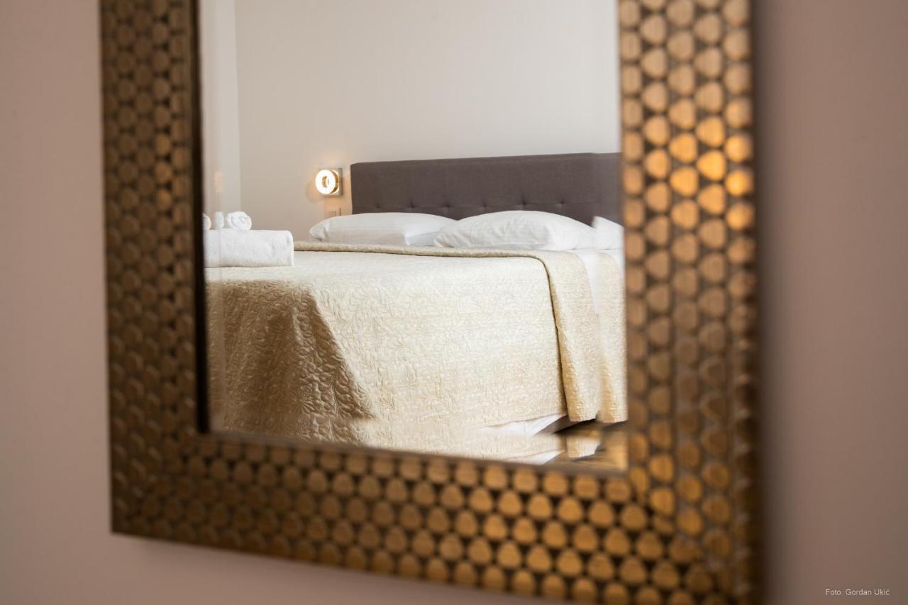 Apartments And Rooms Luan Ровин Екстериор снимка