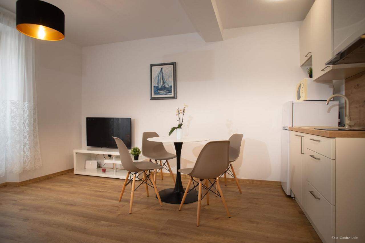 Apartments And Rooms Luan Ровин Екстериор снимка