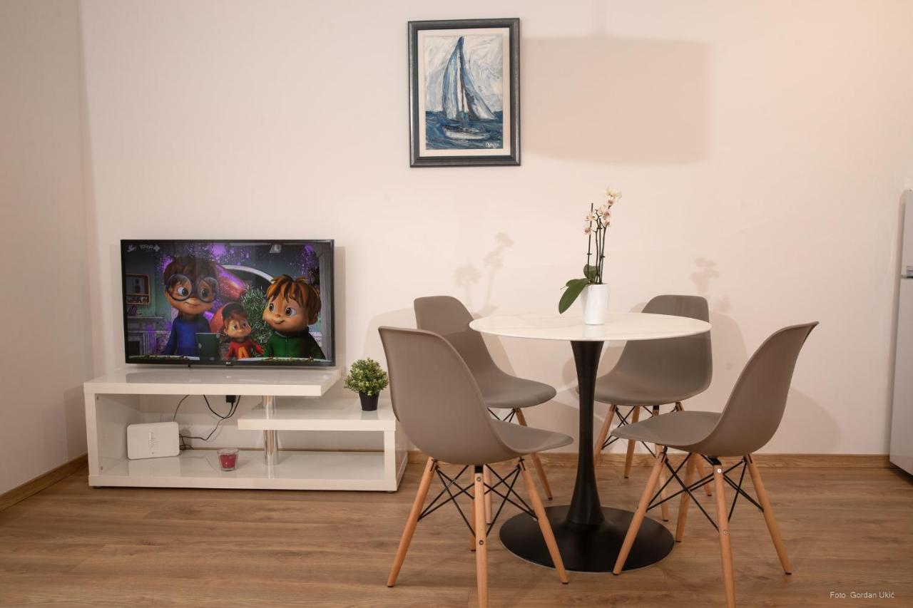 Apartments And Rooms Luan Ровин Екстериор снимка