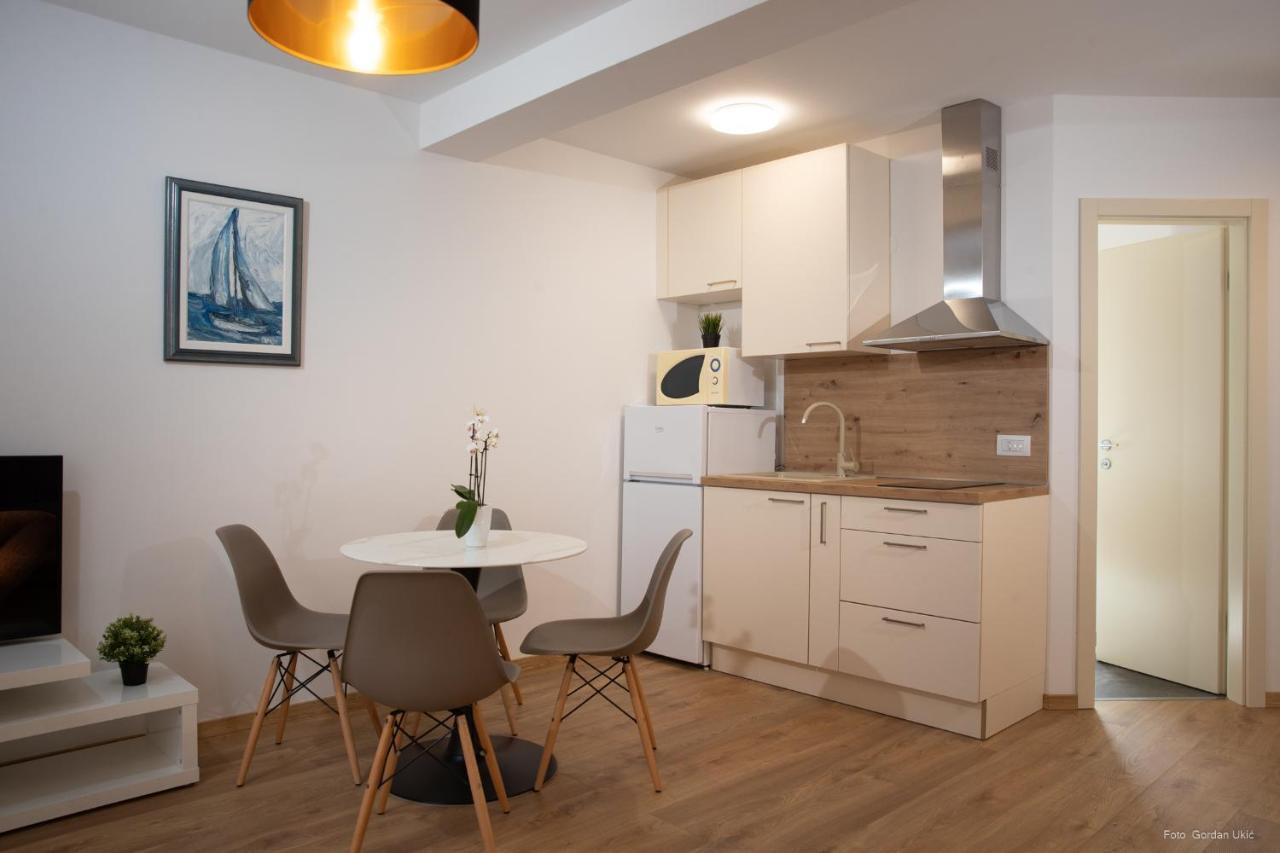 Apartments And Rooms Luan Ровин Екстериор снимка