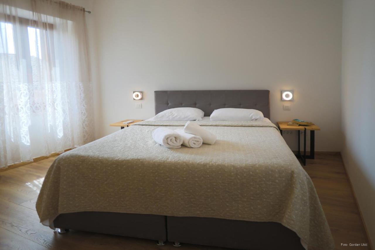Apartments And Rooms Luan Ровин Екстериор снимка