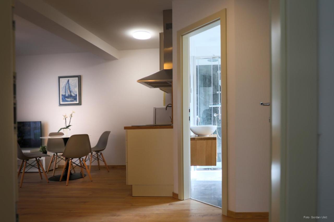 Apartments And Rooms Luan Ровин Екстериор снимка