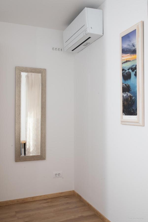 Apartments And Rooms Luan Ровин Екстериор снимка