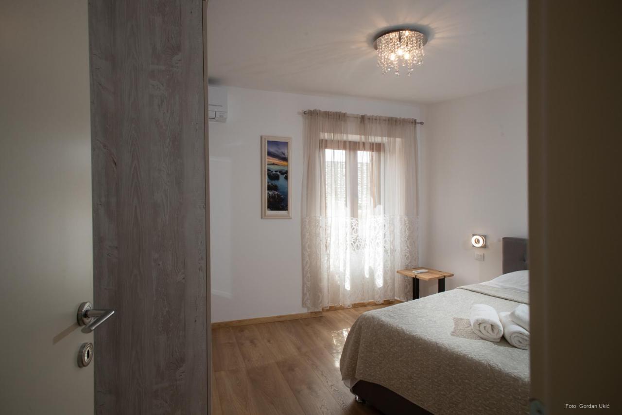 Apartments And Rooms Luan Ровин Екстериор снимка