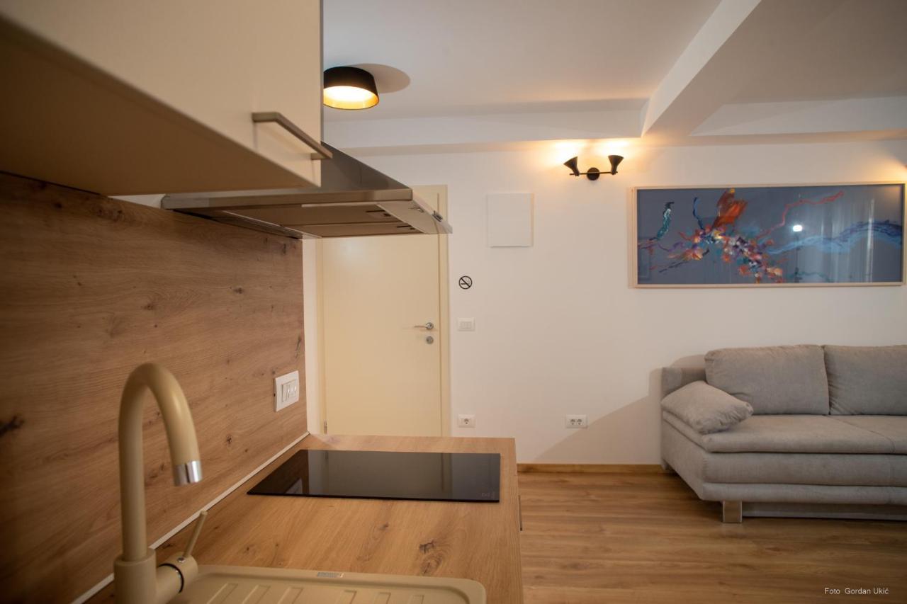 Apartments And Rooms Luan Ровин Екстериор снимка
