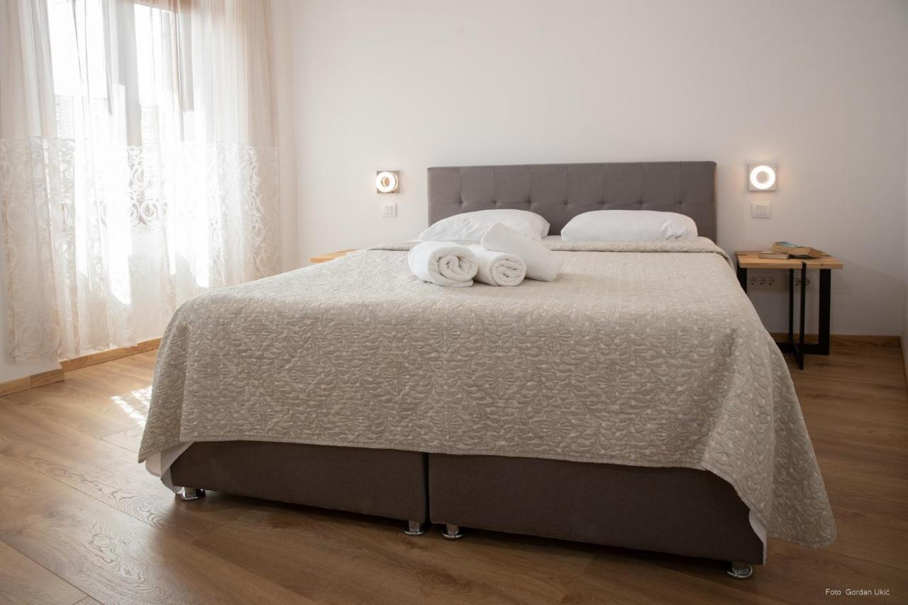 Apartments And Rooms Luan Ровин Екстериор снимка