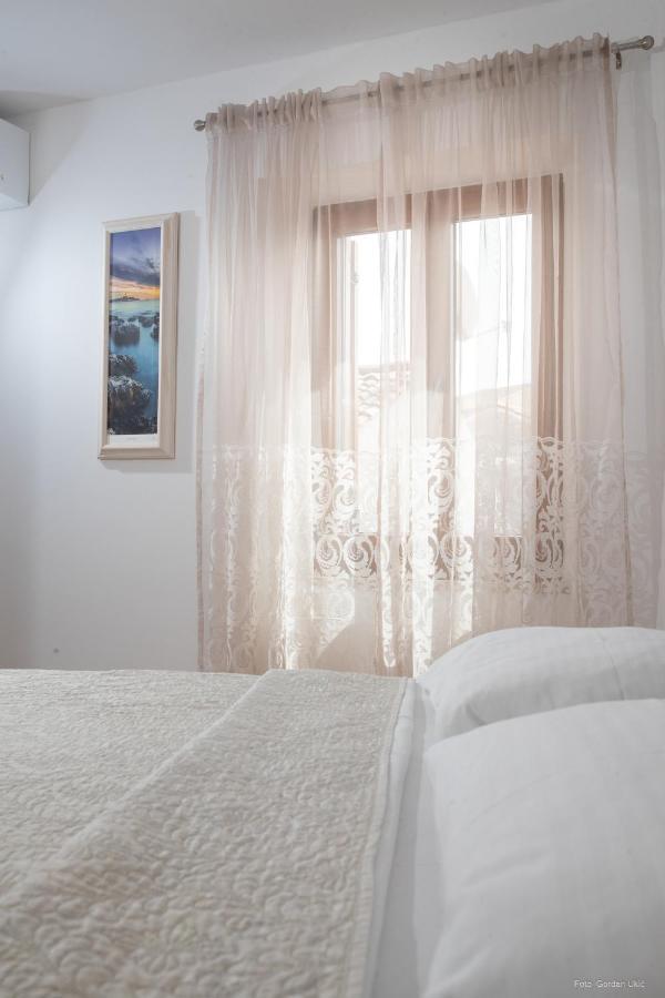 Apartments And Rooms Luan Ровин Екстериор снимка