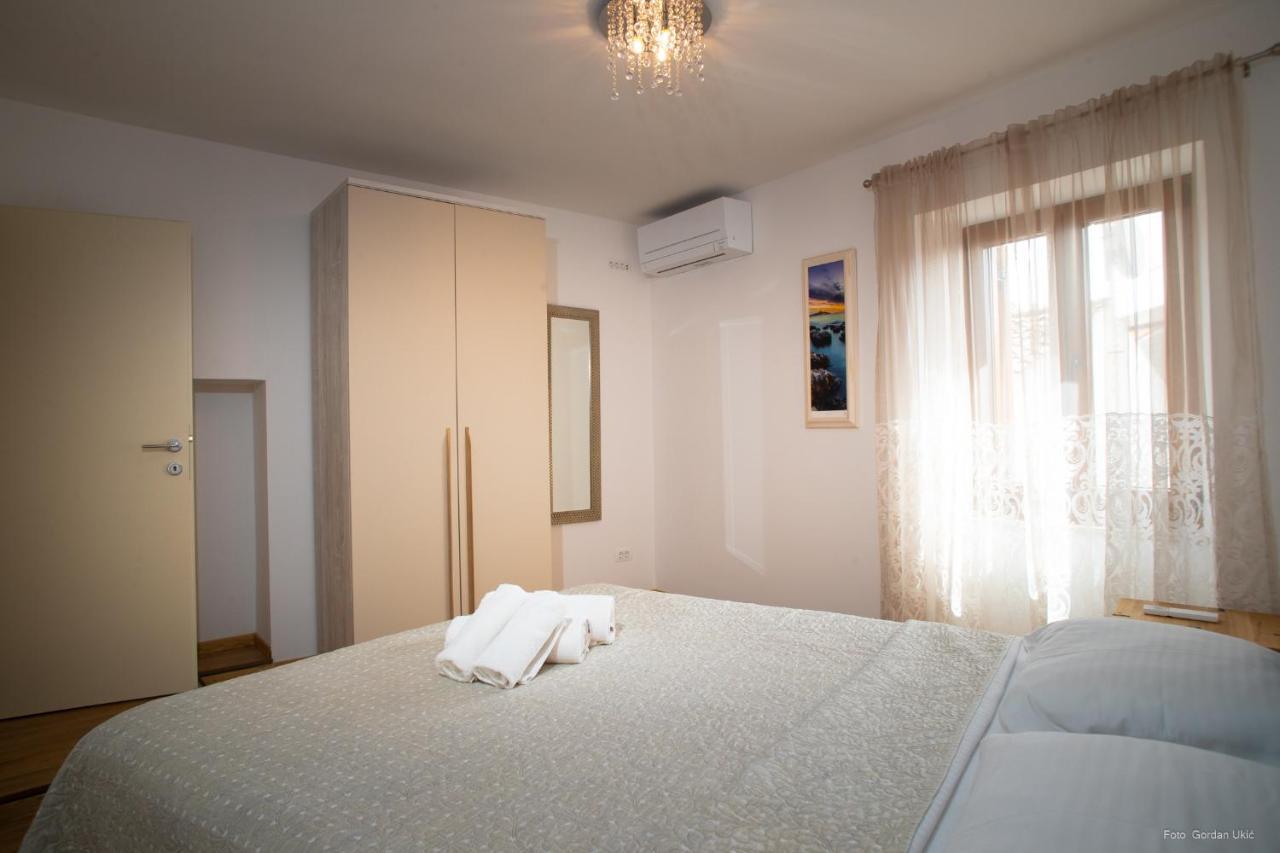 Apartments And Rooms Luan Ровин Екстериор снимка